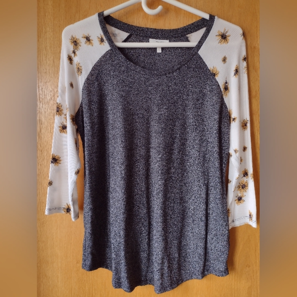 Maurices Sunflower Baseball Shirt Size Small